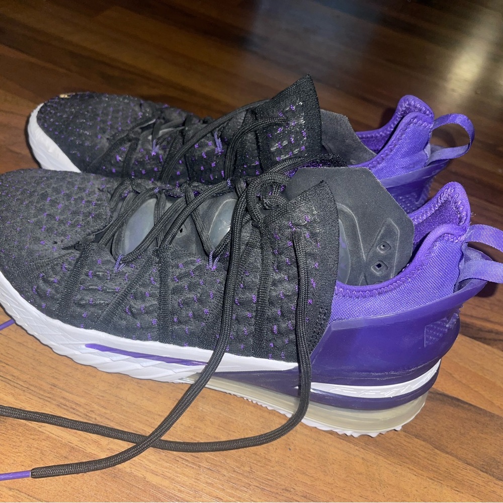 Lebron 13 purple shoes